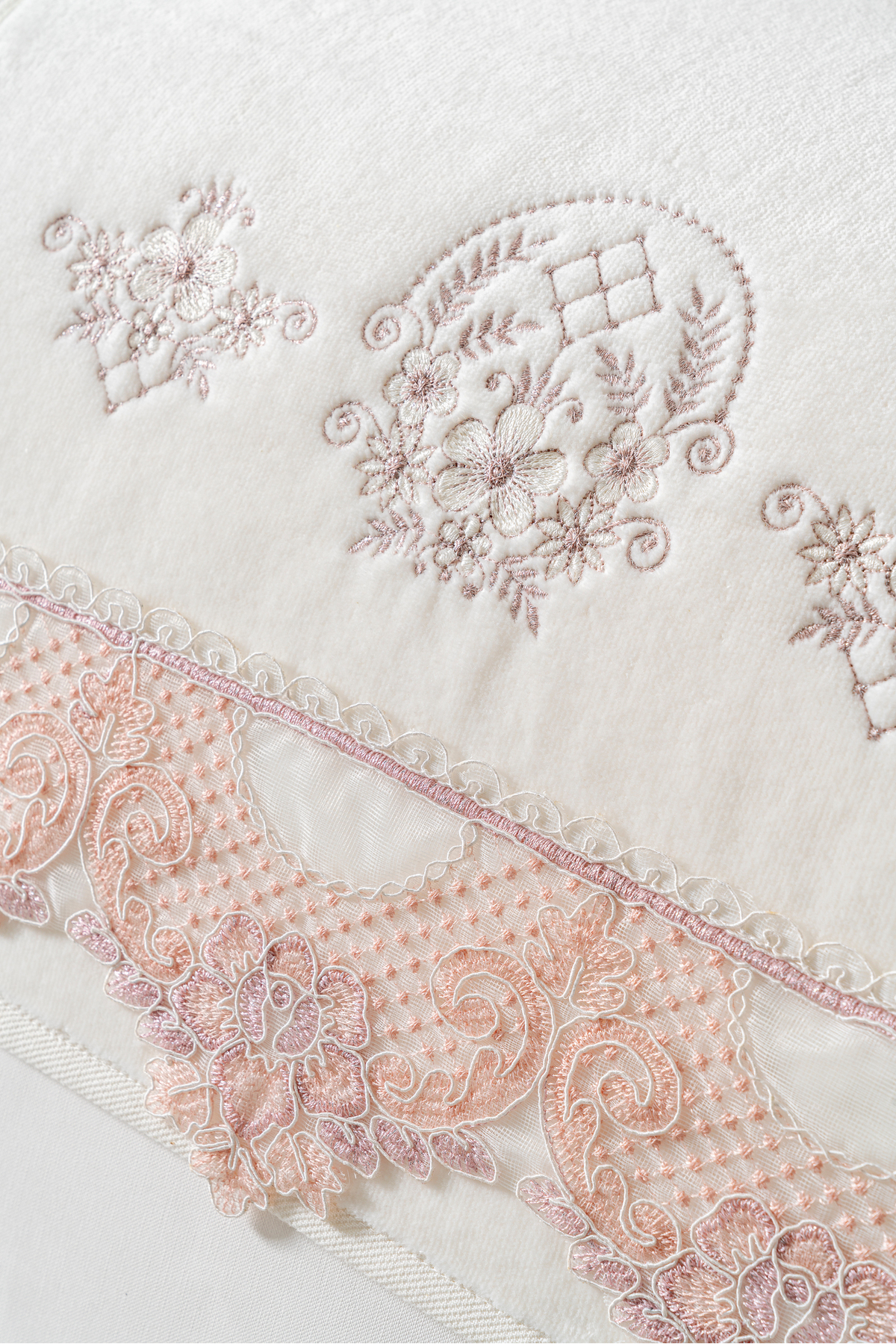 6'lı Özel Seri Çeyizlik Dantelli Nakışlı Geniş Güpürlü 50x90 cm Lüks Tasarım %100 Pamuk Havlu