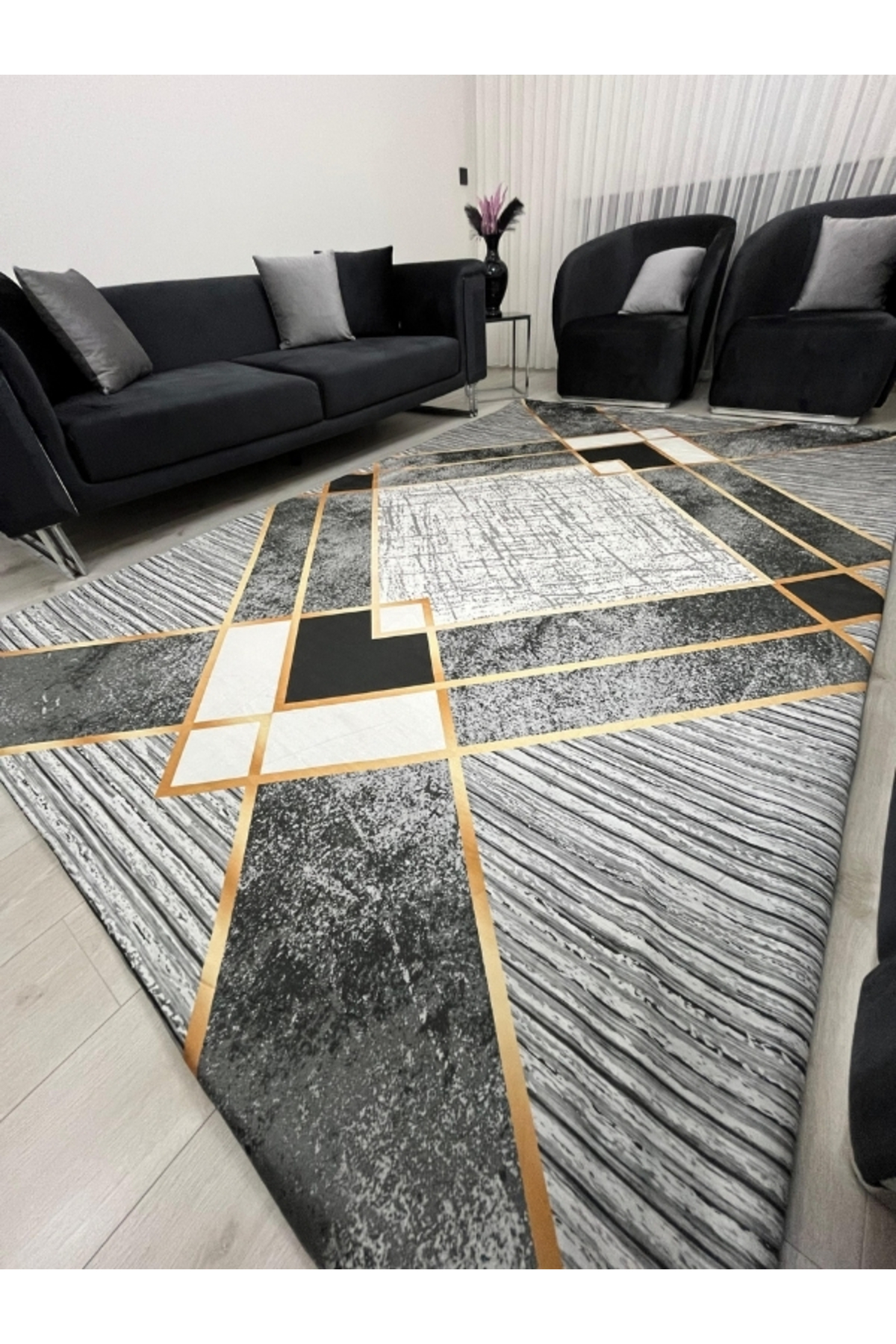 Geometrik Desen Gold Çizgili Halı Örtüsü Gri Siyah *Lastikli ve Süngerli Kaymaz Tabanlı Yıkanabilir*