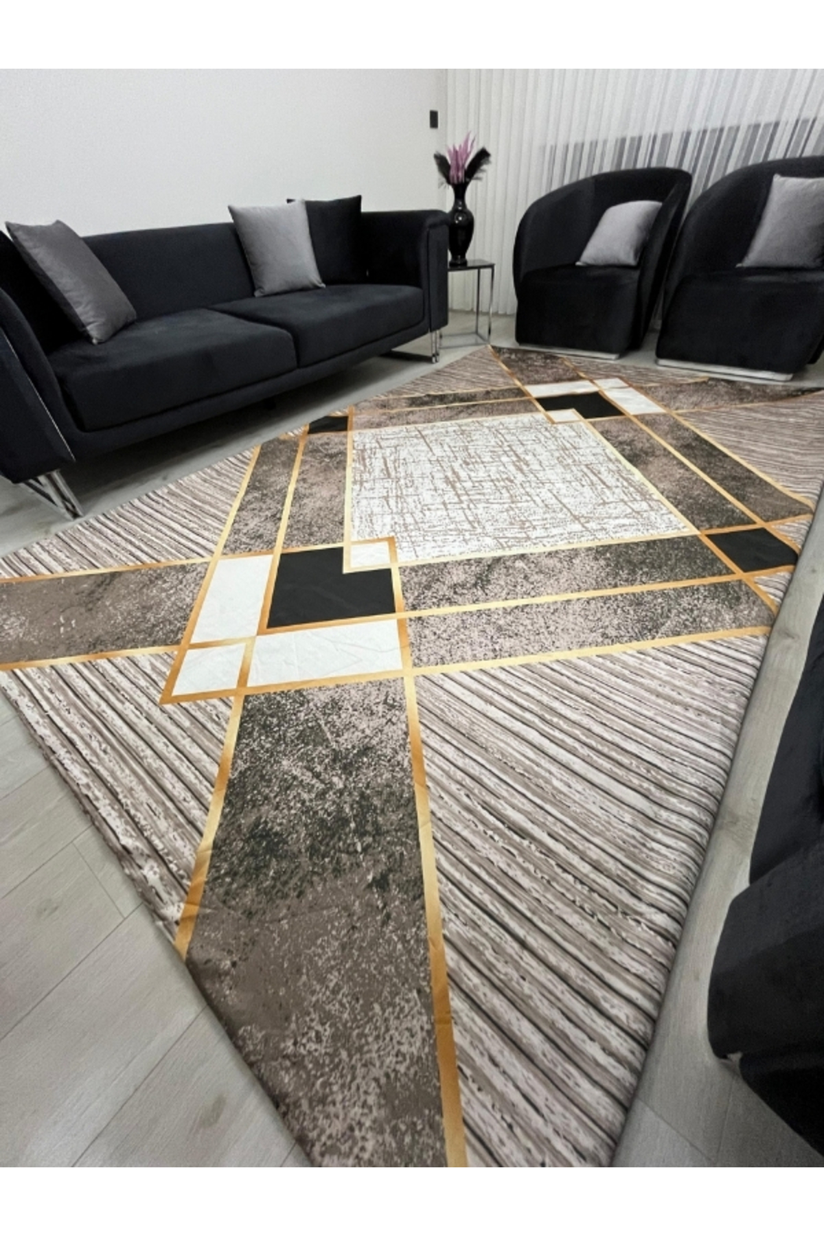 Geometrik Desen Gold Çizgi Detay Kahve Tonları Halı Örtüsü - Yıkanabilir Kadife Doku Kaymaz Taban