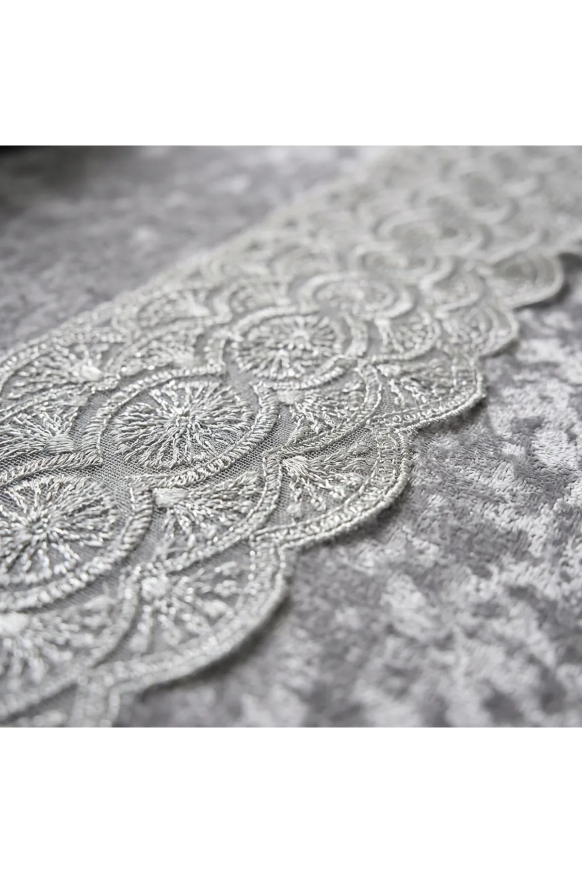 160 x 260 Ebatında 8 ve 12 Kişilik Masalara Uygun Leke Tutmaz Masa Örtüsü Premium