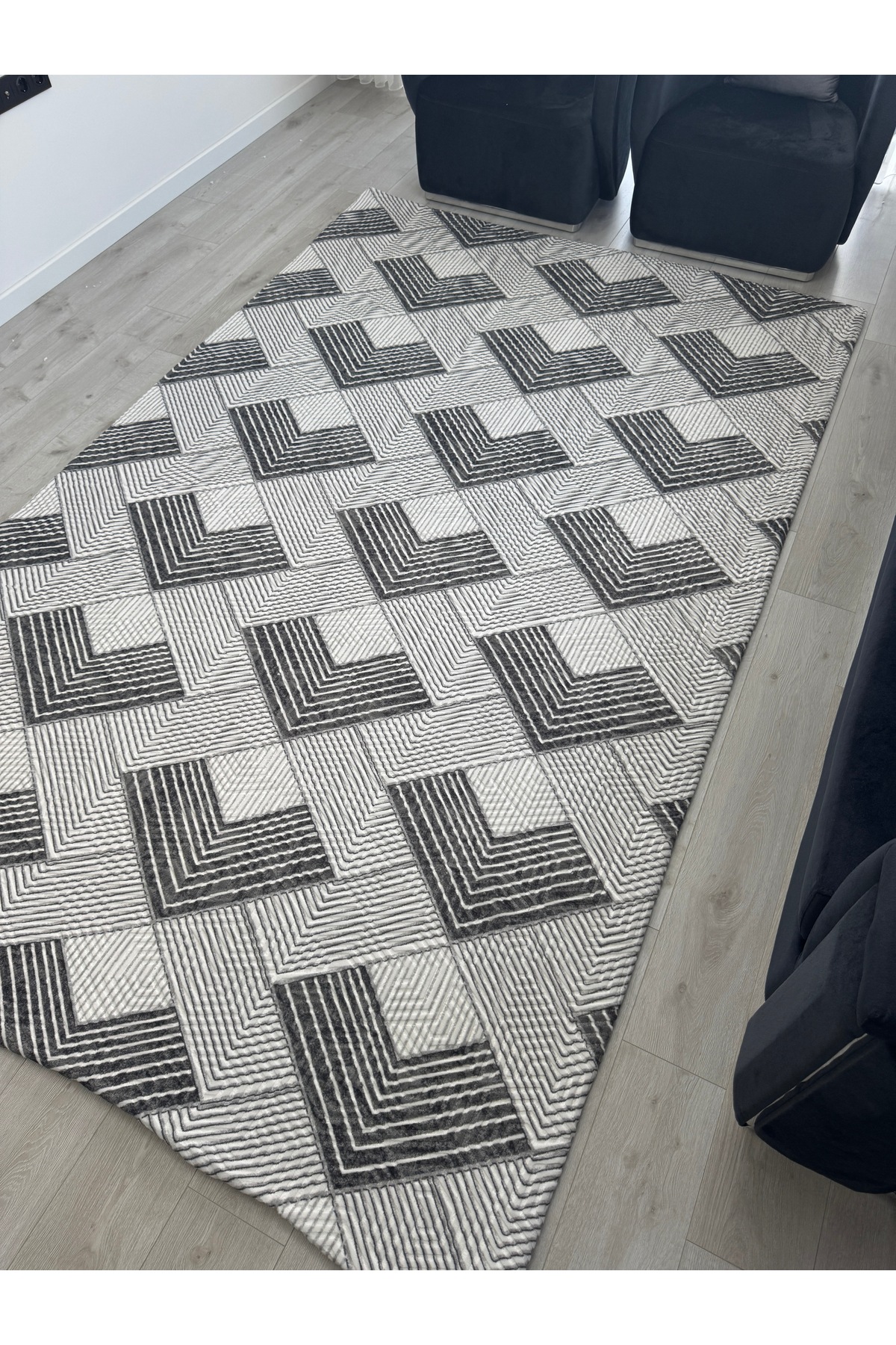 Halının Altına Kolayca Katlanabilen 230x330 Mikro Polar Lastiksiz Halı Örtüsü Kalın Dokulu (GRİ GEO)