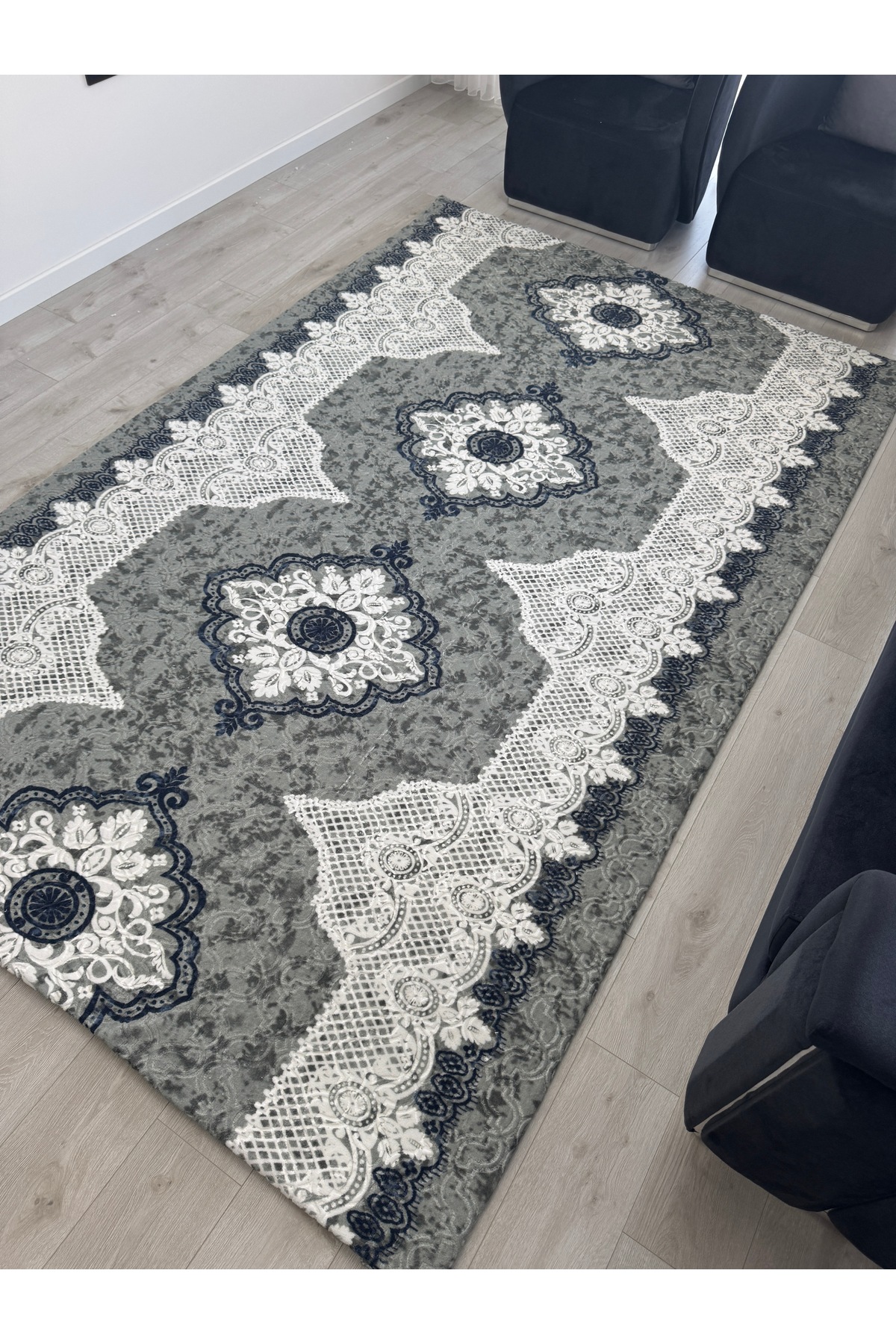 Halının Altına Kolayca Katlanabilen 230x330 Mikro Polar Lastiksiz Halı Örtüsü Kalın Dokulu (OSMANLI)