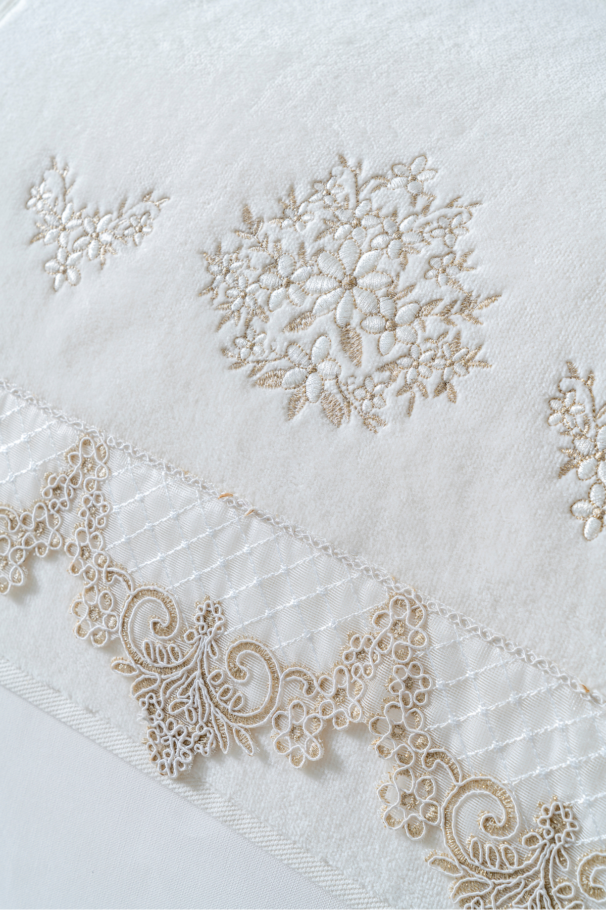 6'lı Özel Seri Çeyizlik Dantelli Nakışlı 50x90 cm Lüks Tasarım %100 Pamuk Havlu